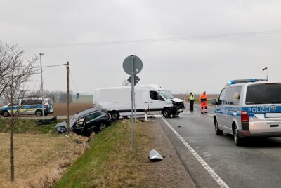 Autounfall mit drei Verletzten auf der S57 - Unfall mit drei verletzten Personen. Foto: Harry Härtel