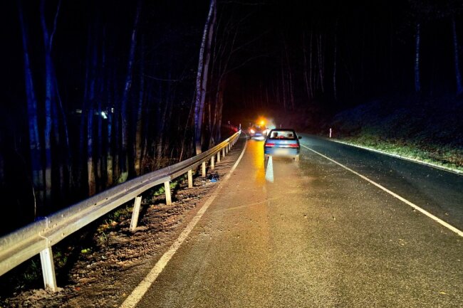 Zu einem Unfall auf der B169 zwischen Aue und Lößnitz kam es am Donnerstagabend kurz nach 22 Uhr.