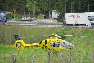 B169: Vollsperrung nach schwerem Crash mit sieben Verletzten - Frontalcrash auf der B169. Foto: Niko Mutschmann