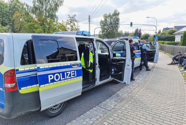 B174: Vermehrt illegale Einreisen über den Grenzübergang Reitzenhain - In den letzten Tagen wurden insgesamt 21 unerlaubt eingereiste Personen im Zuständigkeitsbereich der Bundespolizeiinspektion Chemnitz festgestellt.. Foto: Harry Härtel