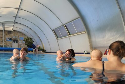Baby-Shooting unter Wasser: Das Festhalten besonderer Momente - In der Schwimmschule Hoffmann ist es ganz privat. Es ist ruhig und frei von Ablenkungen oder unerwünschten Zuschauern.