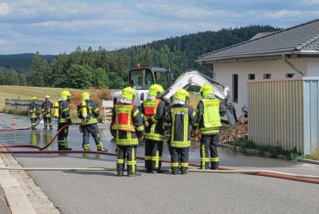 Bagger beschädigt eine Gasleitung in Eibenstock. Foto: Niko Mutschmann