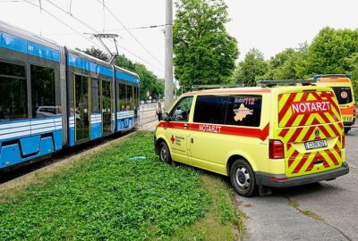 Bahn-Unfall auf der Stollberger Straße: Rentnerin angefahren - Der Unfall führte zu Verspätungen im Bahnbetrieb in beiden Richtungen. Foto: Harry Härtel