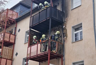 Balkon-Brand in Zwickau: Ursache noch unklar - Die Feuerwehr konnte den Brand zügig löschen. Foto: Mike Müller