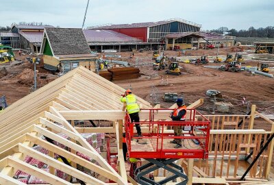 Bauarbeiten für Karls Erlebnis-Dorf in Döbeln in vollem Gange: Eröffnung zu Ostern - Zu Ostern soll es eröffnet werden. Foto: EHL Media