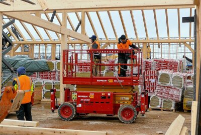 Bauarbeiten für Karls Erlebnis-Dorf in Döbeln in vollem Gange: Eröffnung zu Ostern - Zu Ostern soll es eröffnet werden. Foto: EHL Media