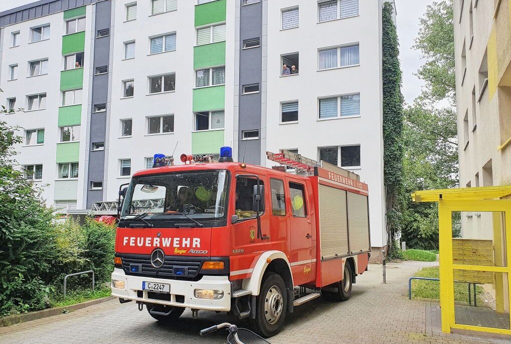 Bauchspeck verursacht großen Feuerwehreinsatz in Chemnitz - Fehlalarm der Feuerwehr in Chemnitz. Foto: Harry Härtel