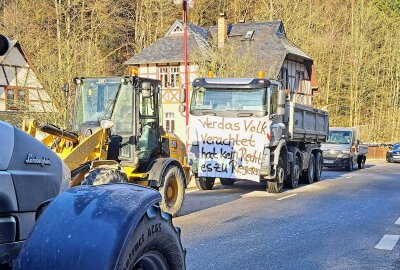 Bauern aus dem mittleren Erzgebirge freuen sich über Unterstützung - Im Drebacher Ortsteil Spinnerei setzten Protesteriende vergangene Woche täglich ein Zeichen. Foto: Andreas Bauer