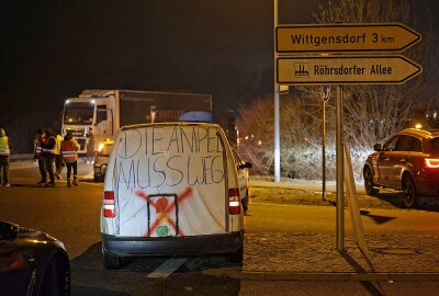 Bauernprotest am Donnerstag: Traktoren-Korso zieht durch Chemnitzer Innenstadt - Bauernproteste blockieren Großtanklager in Hartmannsdorf. Foto: Andreas Kretschel