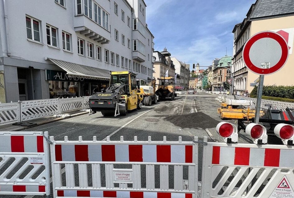 Mit Beendigung des 1. Bauabschnittes und der Verkehrsfreigabe der "Engelkreuzung" startet ab Montag der 2. Bauabschnitt auf der B101 in Aue. Foto: Ralf Wendland