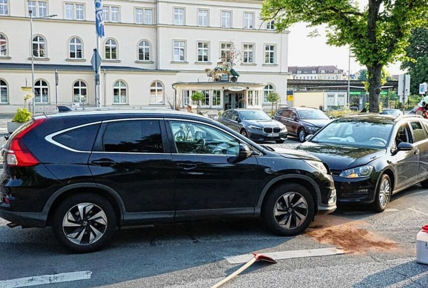 Bautzen: Zwei PKW krachen zusammen - Zwei Kinder verletzt - Unfall auf dem Rathenauplatz in Bautzen. Fotograf: LausitzNews.de / Tim Kiehle