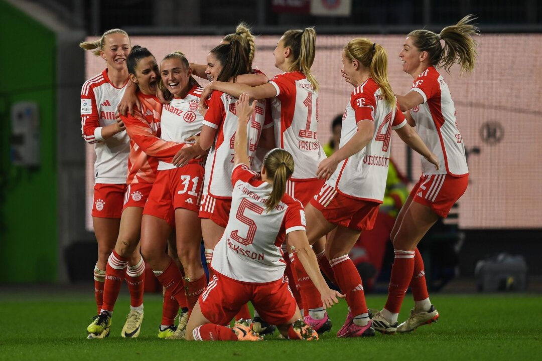 Bayern-Spielerinnen für soziales Engagement gewürdigt - Die Spielerinnen des FC Bayern wurden für ihr soziales Engagement ausgezeichnet.