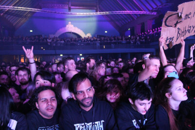 Beartooth und Motionless In White waren langersehnter Gast im Haus Auensee - Beartooth waren mit ihrer "Below Tour" am 31. März im Haus Auensee Leipzig zu Gast.
