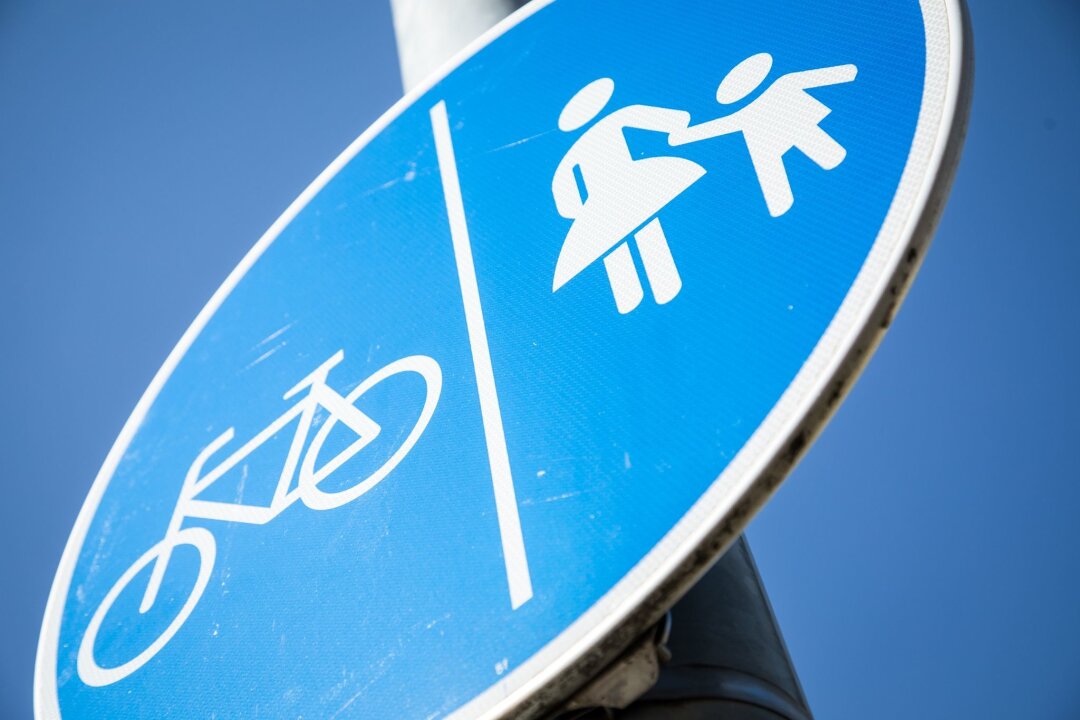 Bei diesen Schildern müssen Sie einen Radweg nutzen - Das Zeichen 241 zeigt es an. Hier gilt Radwegpflicht und der Radweg ist vom Gehweg getrennt.