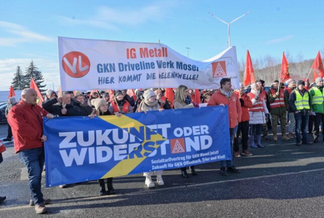 Bei GKN in Zwickau-Mosel stehen die Räder still - Bei GKN in Zwickau-Mosel stehen die Räder still. Die Beschäftigten sind in den unbefristeten Arbeitskampf eingetreten. Foto: Ralf Wendland