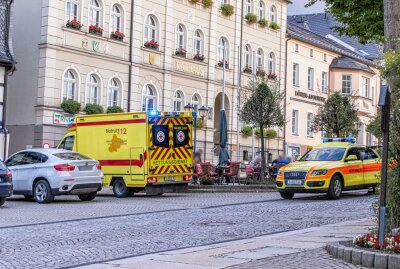 Bei Restaurantbesuch verbrüht: Rettungsdienst im Einsatz - In Zwönitz verbrühte sich eine Person bei einem Restaurantbesuch. Foto: Andre März