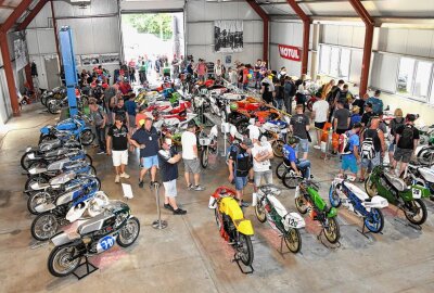 Beigaben machten den Sachsenring-GP wieder einzigartig - Ausstellung historischer Rennmotorräder. Foto: Thorsten Horn