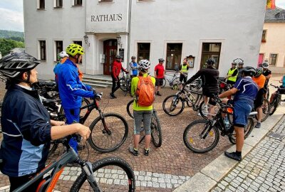 Beim 6. Radl-Ohmd wurden rund 25 Kilometer unter die Räder genommen - Zahlreiche Radbegeisterte haben sich gestern beim 6. Radl-Ohmd in Lößnitz beteiligt. Foto: Ralf Wendland