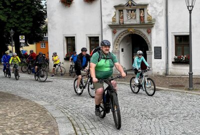 Beim 6. Radl-Ohmd wurden rund 25 Kilometer unter die Räder genommen - Zahlreiche Radbegeisterte haben sich gestern beim 6. Radl-Ohmd in Lößnitz beteiligt. Foto: Ralf Wendland