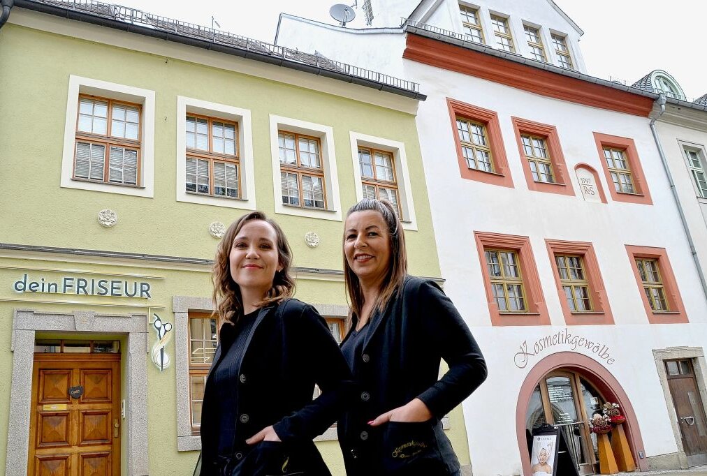 Belebung der Innenstadt: Neues Geschäft eröffnet im Plauener Zentrum - Susan Gläser (links) und Denise Stöcker (rechts) kooperieren in der Straßberger Straße. Foto: Karsten Repert