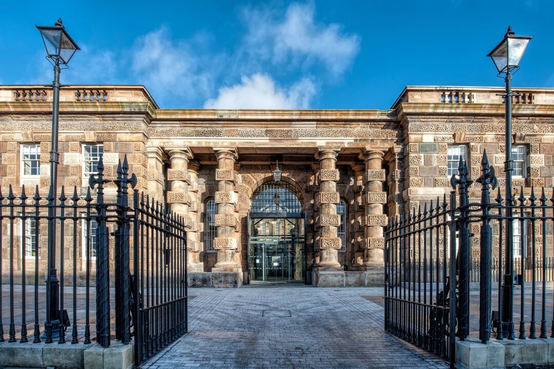 Belfast: Whiskey-Destillerie öffnet in früherem Gefängnis - Das Gefängnis Crumlin Road Gaol wurde 1996 stillgelegt und ist heute Museum und Location für kulturelle Events und Veranstaltungen.