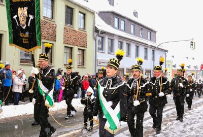 Bergparade in Thum lockte Tausende in die Stadt - Die Bergbrüderschaft Thum. Foto: Ilka Ruck