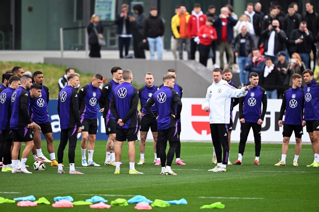 Bericht: DFB will mit Nagelsmann noch vor EM verlängern - Der DFB arbeitet einem Bericht zufolge an einem neuen Vertragsangebot für Bundestrainer Julian Nagelsmann.