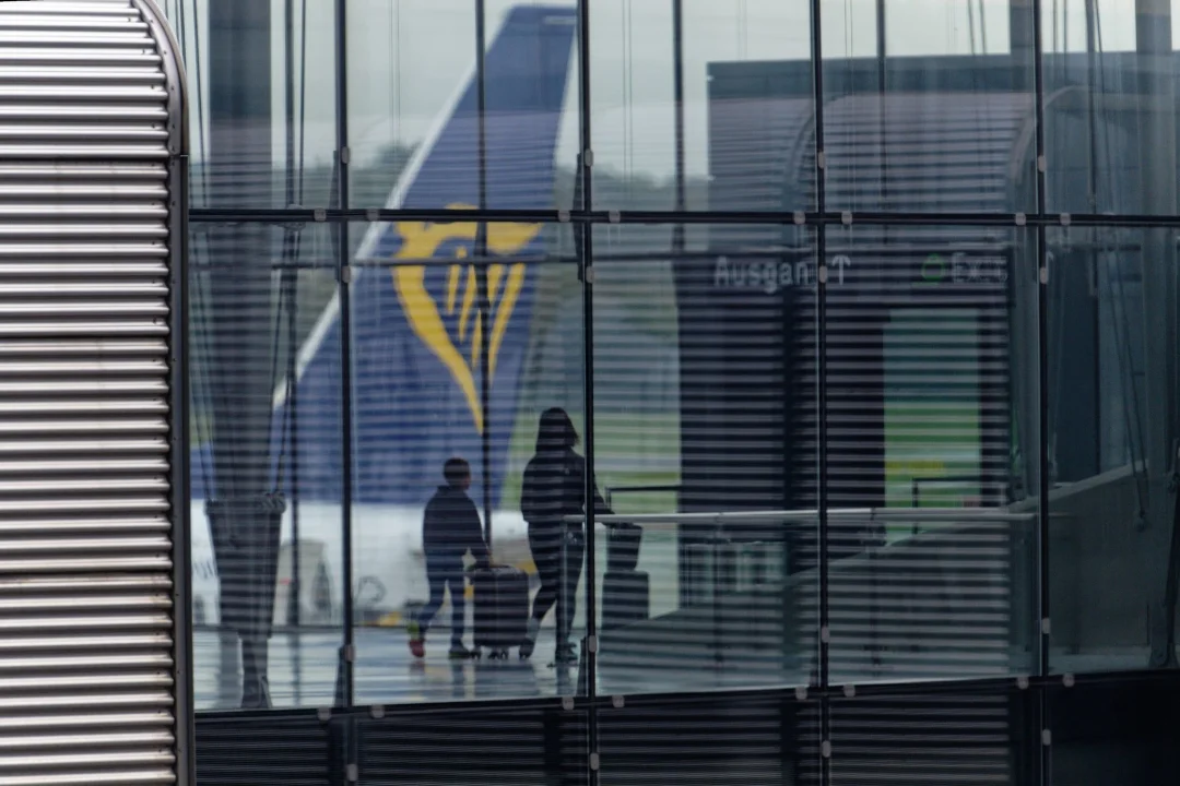 Berichte: Ryanair verlangt Nachzahlung der Ticketsteuer - Ryanair stellt Passagiere vor die Wahl: Stornierung oder Zusatzkosten wegen der erhöhten Luftverkehrssteuer.