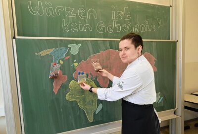 Berufliches Schulzentrum hat die Türen geöffnet - Many Andrias ist im ersten Lehrjahr zum Koch. Foto: Ralf Wendland