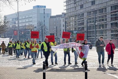 Beschäftigte des Klinikums Chemnitz streiken - Ver.di hat für Donnerstag zu einem Streik aufgerufen. Foto: Harry Härtel