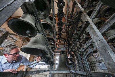Besondere Klänge des Chemnitzer Glockenspiels - Im Turm des Chemnitzer Rathaus befindet sich das Chemnitzer Carillon. Foto: Andreas Seidel