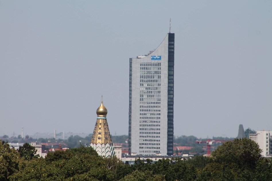 Besonders Panorama-Essen über den Dächern von Leipzig - Im Panorama Restaurant kann man in 142 Metern mit Blick über Leipzig dinieren.