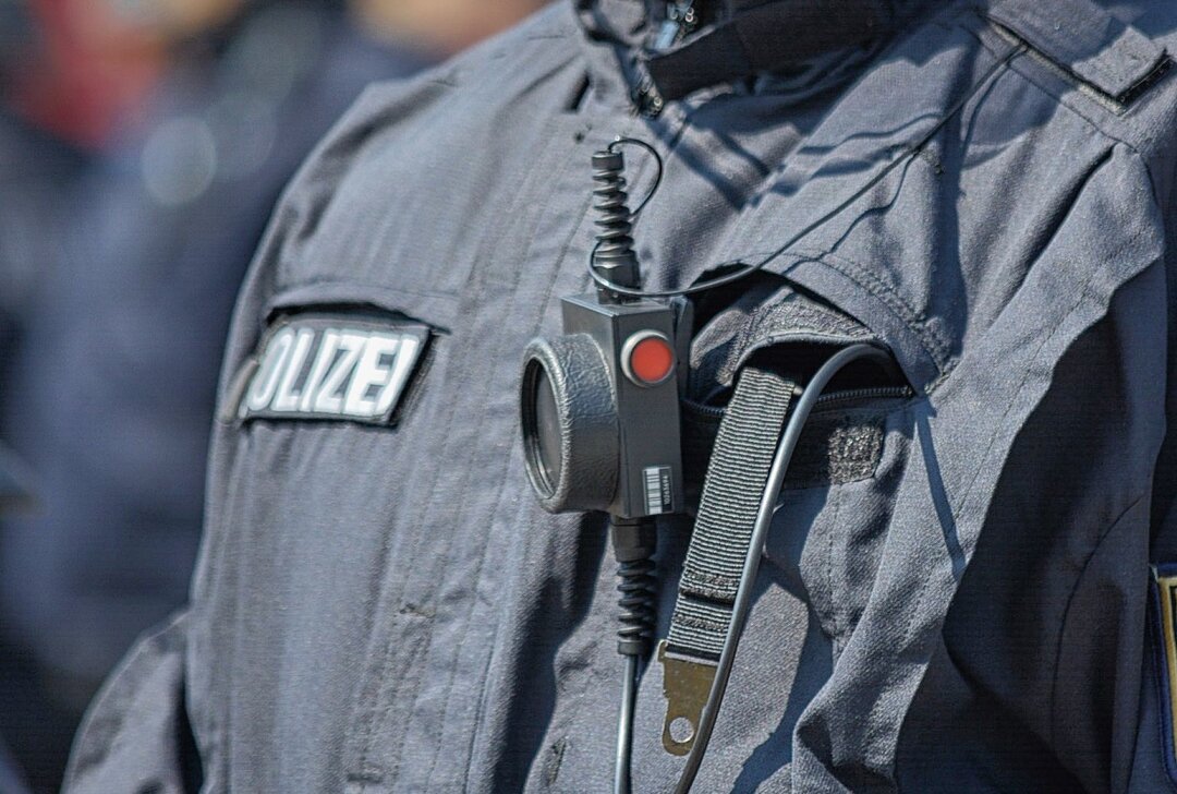 Betrugsmasche: Männer geben sich als falsche Polizeibeamte aus - Symbolbild. Foto: Pixabay