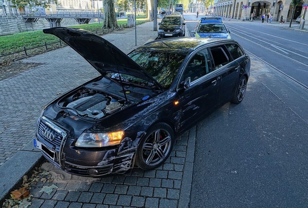 Betrunkener Fahrer baut mehrere Unfälle in Dresdener Innenstadt - Am Sonntag verursachte ein alkoholisierter PKW-Fahrer mehrere Unfälle. Foto: Roland Halkasch