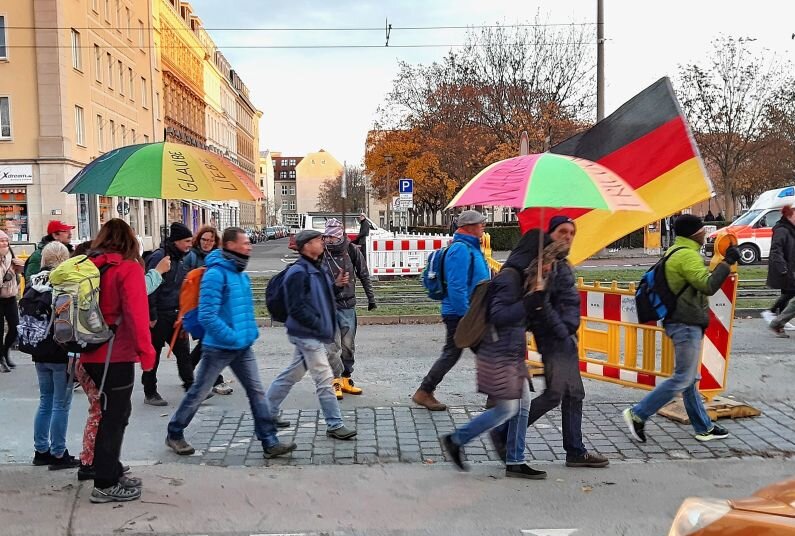 "Bewegung Leipzig" will wieder in der Messestadt demonstrieren - Im vergangenen Jahr demonstrierte die "Bewegung Leipzig" bereits. Foto: Anke Brod