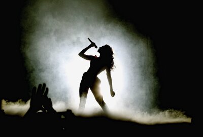Beyoncé nackt auf Album-Cover: Reaktionen sind gespalten - Die Ausnahmekünstlerin veröffentlicht ihre neue Platte Ende März. Doch vor allem eines der zwei Coverfotos sorgt bei ihren Fans für Verwirrung. Foto: Imago / Brigani-Art