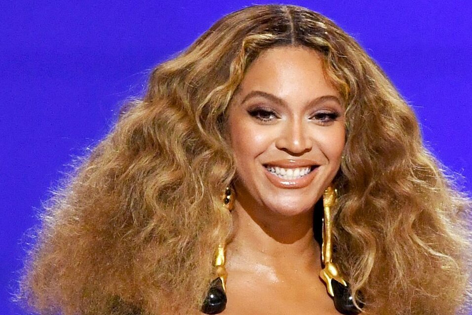 Beyoncé steht als erste Schwarze an der Spitze der Country-Charts - Mit ihrem neuen Song "Texas Hold 'Em" hat Beyoncé Geschichte geschrieben.