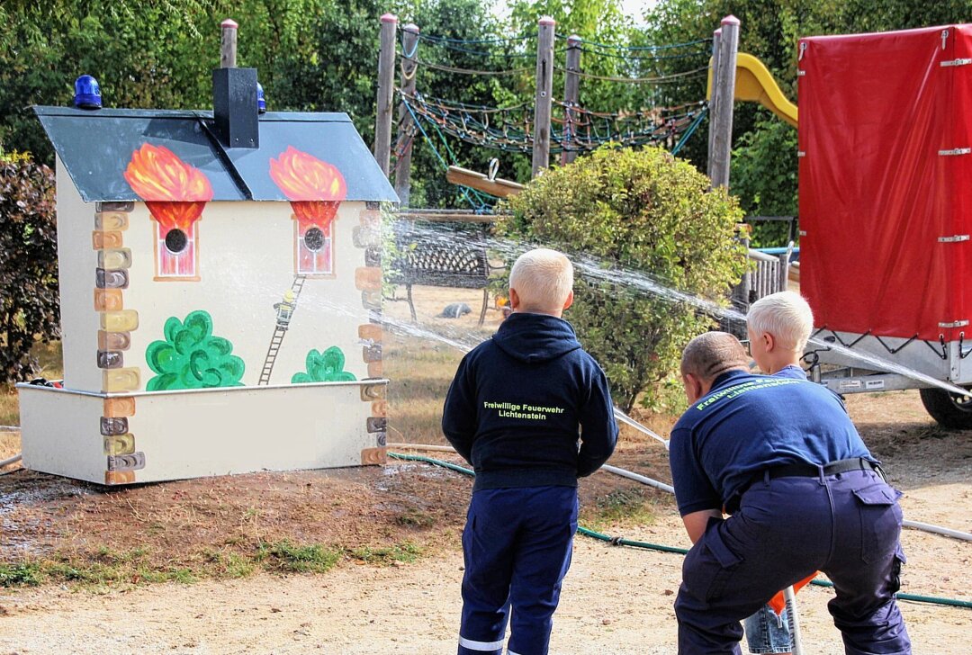 Blaulicht-Einsatz in der Miniwelt - Die Feuerwehr Lichtenstein wird in der Miniwelt Schauübungen zeigen. Foto: Miniwelt
