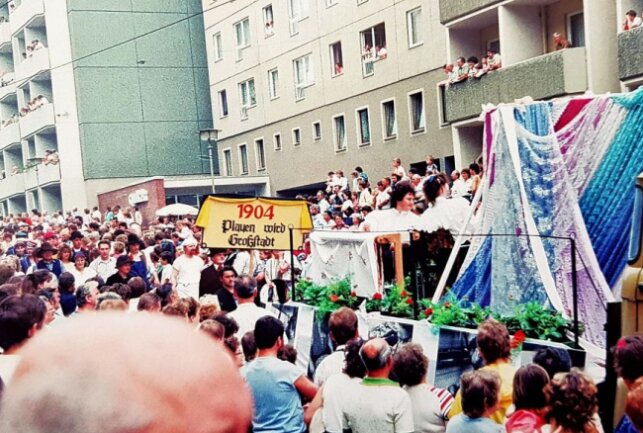 BLICK in die Vergangenheit: Das war der Spitzenfestumzug 1989! Diese Bilder stammen von Ingrid Friedrich und gehören ins Archiv von Jürgen Fritzlar. Repro: Karsten Repert