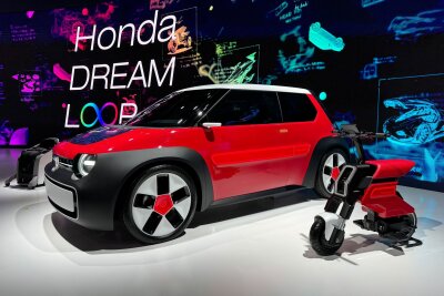 Blick in die Zukunft: 5 Highlights der Japan Mobility Show - Handlicher Stromer: Die Studie Honda Sustaina-C Concept wurde aus recyceltem Kunststoff hergestellt, das nach der letzten Fahrt wieder dem Materialkreislauf zugeführt werden kann.