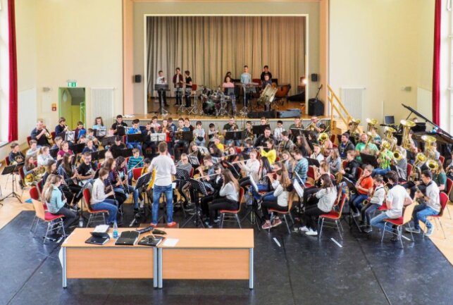 Am 2. Juli spielen drei sächsische Jugendblasorchester Filmmusik auf Schloss Freudenstein. Foto: Sandra Jüttner