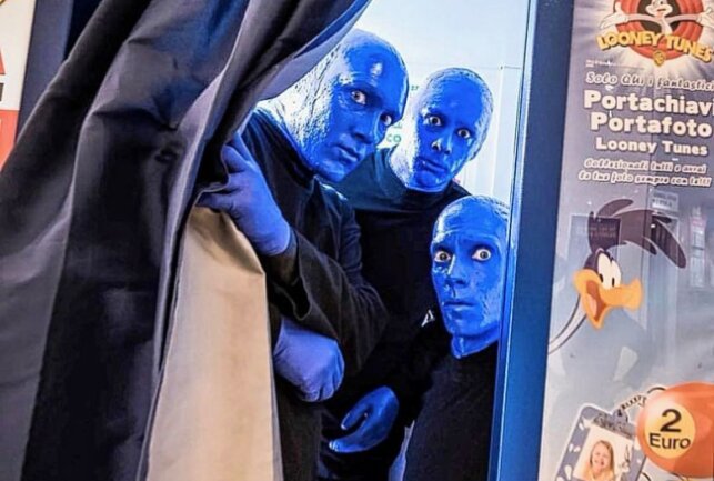 Blue Man Group mit ihrer neuen Show "Bluevolution" in Leipzig - "Bluevolution" heißt die brandneue Show der Blue Man Group, die populäre Klassiker der genialen Blaumänner mit innovativen Inhalten verbindet. Instagram: @bluemangroup