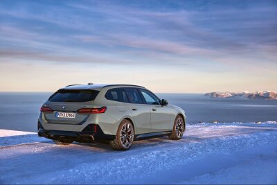 BMW 5er kommt zum Sommer als Touring - Der neue BMW 5er wird erstmals auch mit rein elektrischem Antrieb erhältlich sein.