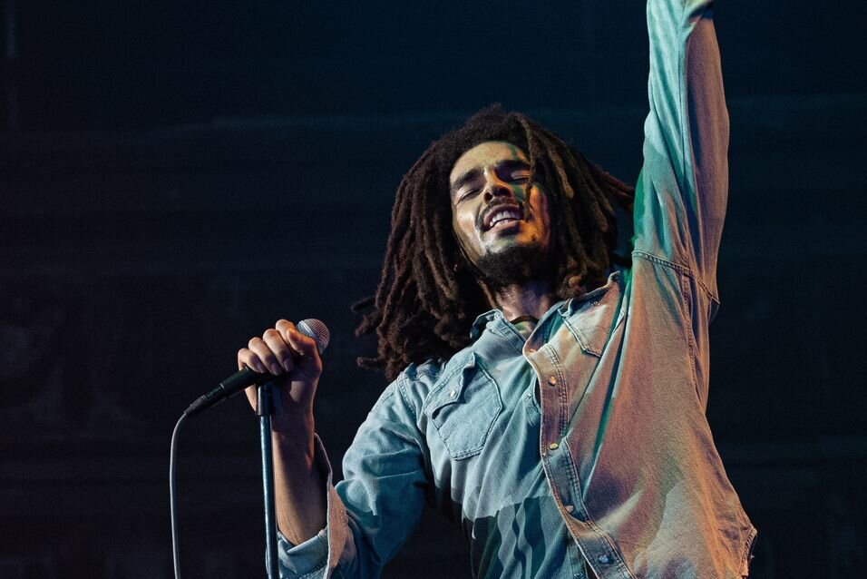 Bob Marley und der Traum vom Frieden: Das sind die Kino-Highlights der Woche - Bob Marley wird mit einem großen Biopic gewürdigt. Die Titelrolle in "Bob Marley: One Love" spielt Kingsley Ben-Adir.