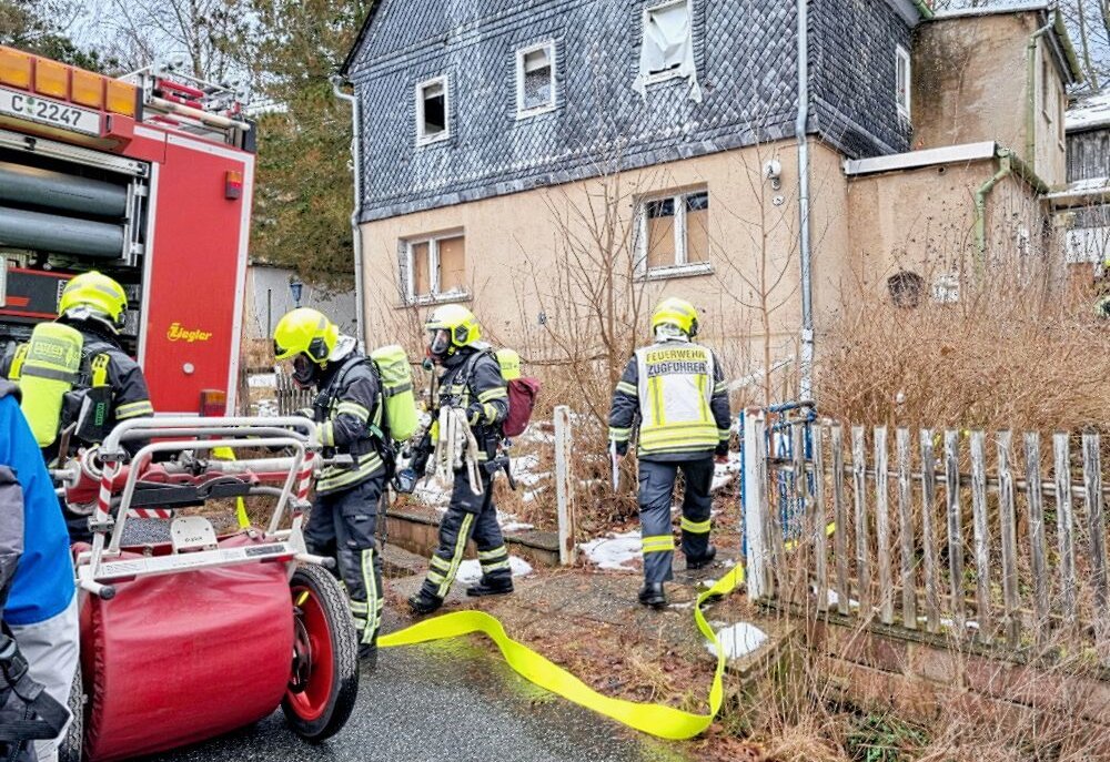 Böller verursacht Kellerbrand in leerstehendem Haus - In dem leerstehenden Haus war im Kellerbereich ein Brand ausgebrochen. Foto: Harry Härtel