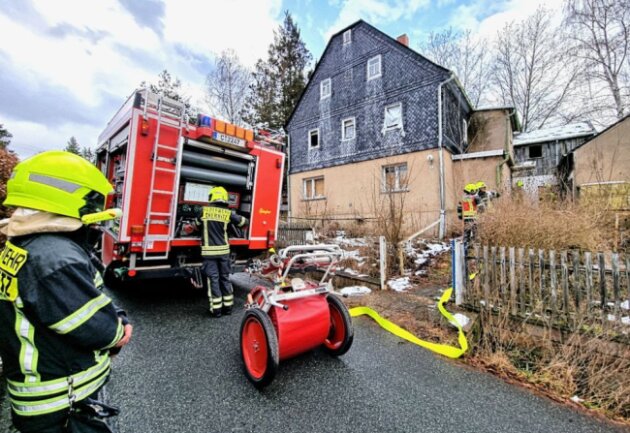 Böller verursacht Kellerbrand in leerstehendem Haus - In dem leerstehenden Haus war im Kellerbereich ein Brand ausgebrochen. Foto: Harry Härtel