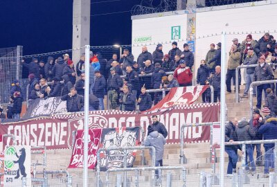 Böser Black-Out in Schlussminute für den FSV - Fans des BFC Dynamo. Foto: PICTURE POINT / S. Sonntag