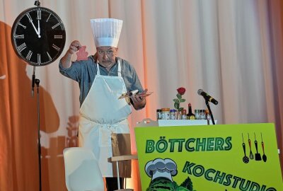 "BÖstandsaufnahme" im Festsaal des Kirchberger Rathauses - Thomas Böttcher ist mit seinem Comedy-Programm "BÖstandsaufnahme" im Festsaal des Kirchberger Rathauses zu Gast gewesen. Foto: Ralf Wendland