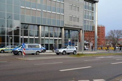 Für das Technische Rathaus der Messestadt ist eine Bombendrohung eingegangen.