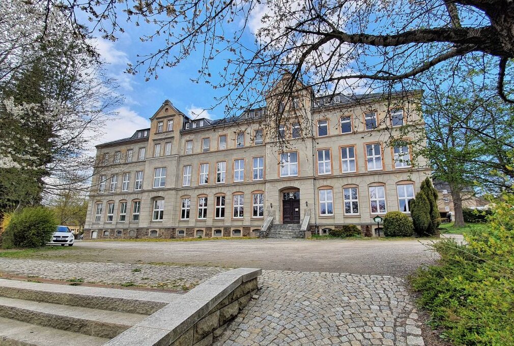 Vor allem das Außengelände der alten Borstendorfer Schule soll neu belebt werden. Foto: Andreas Bauer